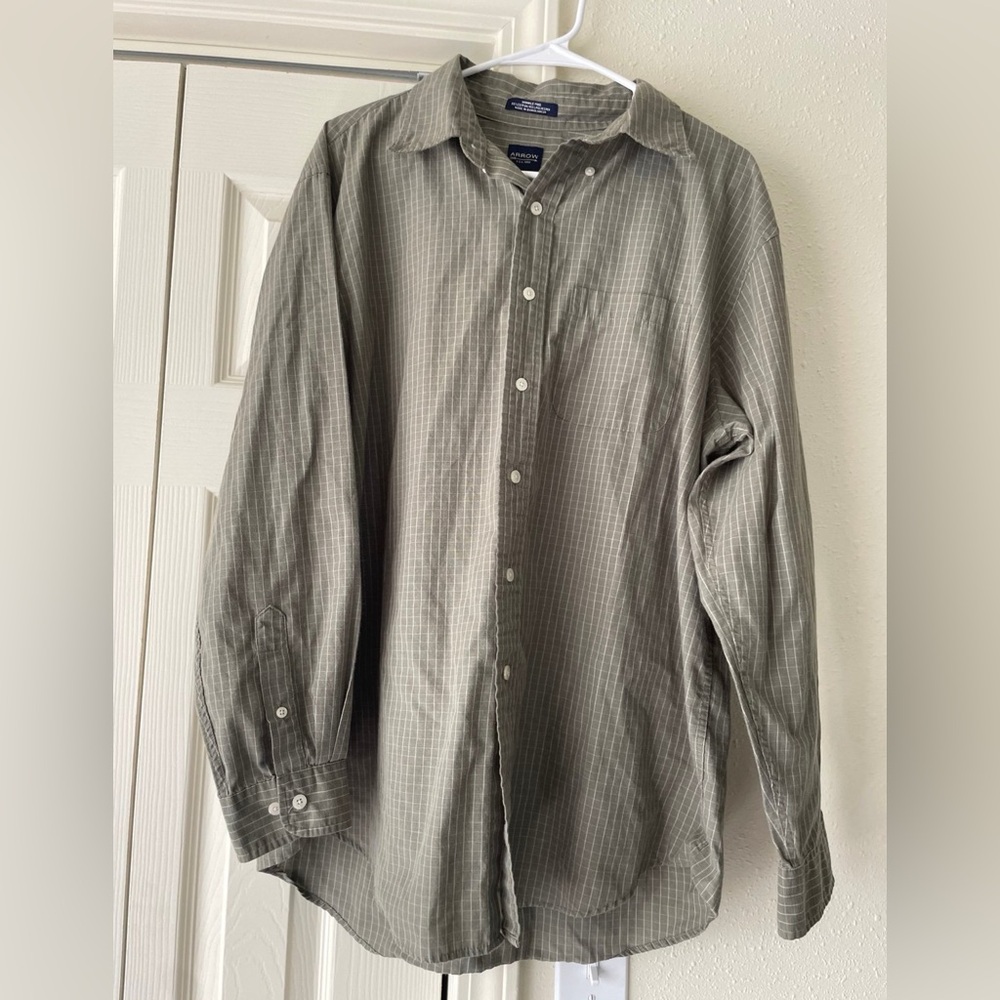 Arrow Men's Gray Plaid Button Down Shirt